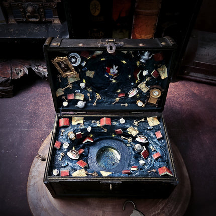 Alice in Wonderland treasure box collectible exterior and decorative details