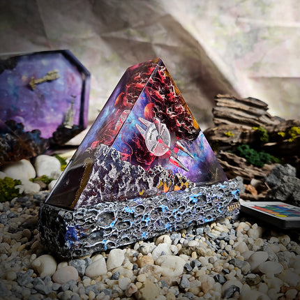 Galaxy StarTrek Triangle Resin Lamp image 6