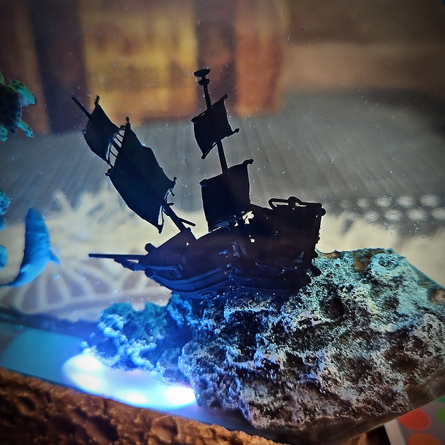 Ocean Shipwreck Resin Lamp image 6