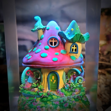 Mushroom House Resin Lamp image 9