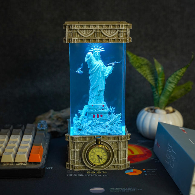 Statue of Liberty – Gothic Resin Lamp image 0